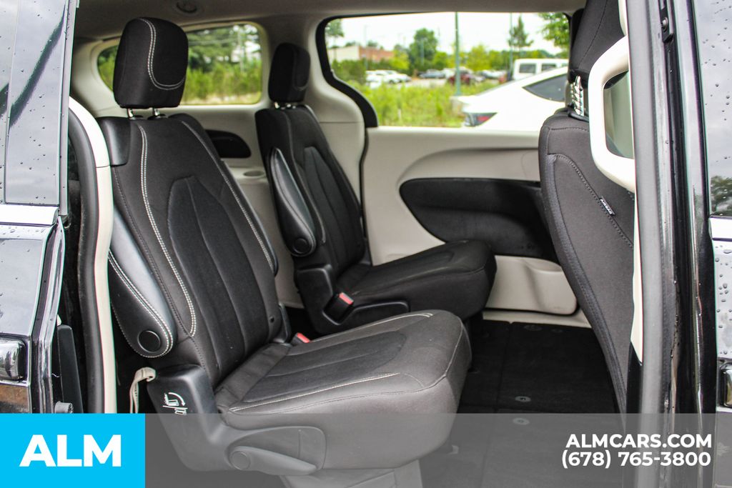 Used 2023 Black Chrysler LX image 16