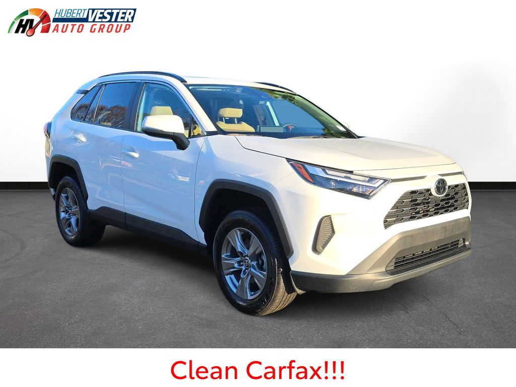 2024 Toyota RAV4 XLE photo 4