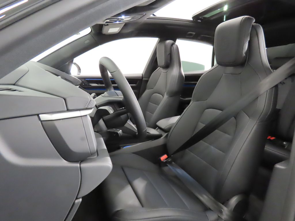 Thumbnail: 2025 Porsche Macan - 5