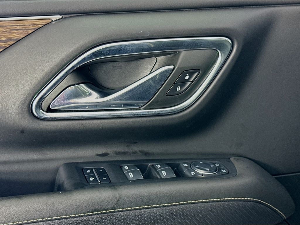2024 Chevrolet Suburban Premier photo