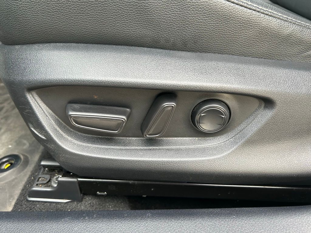 Thumbnail: 2025 Toyota Camry - 16