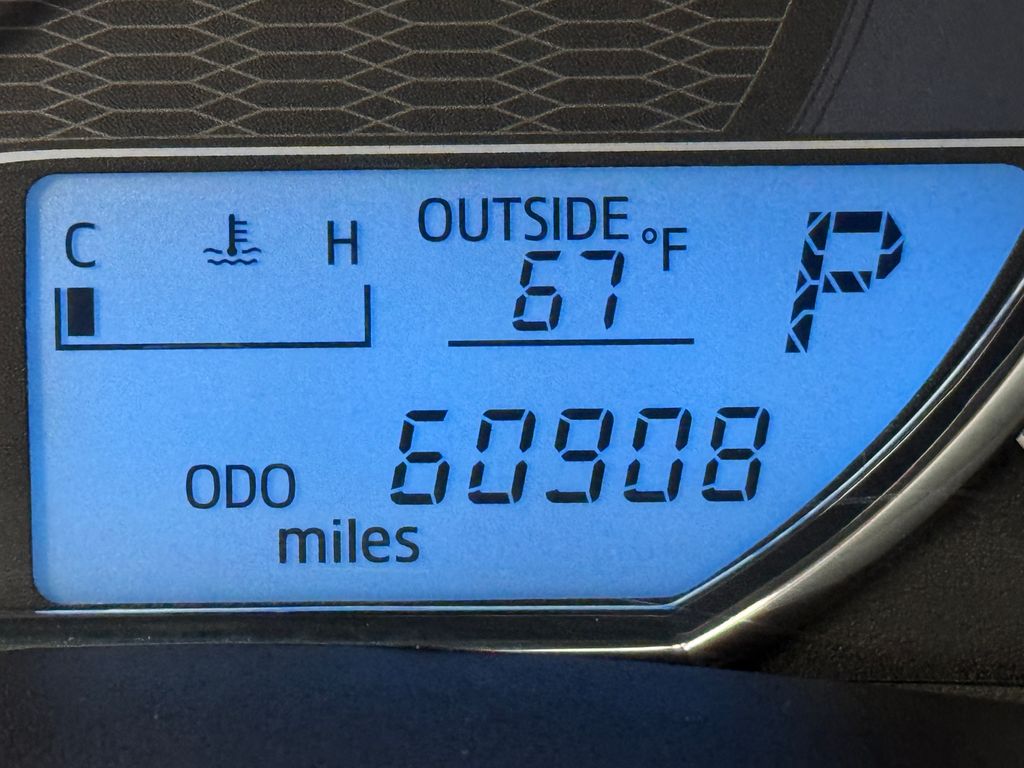 Used 2016 Silver Toyota LE image 16