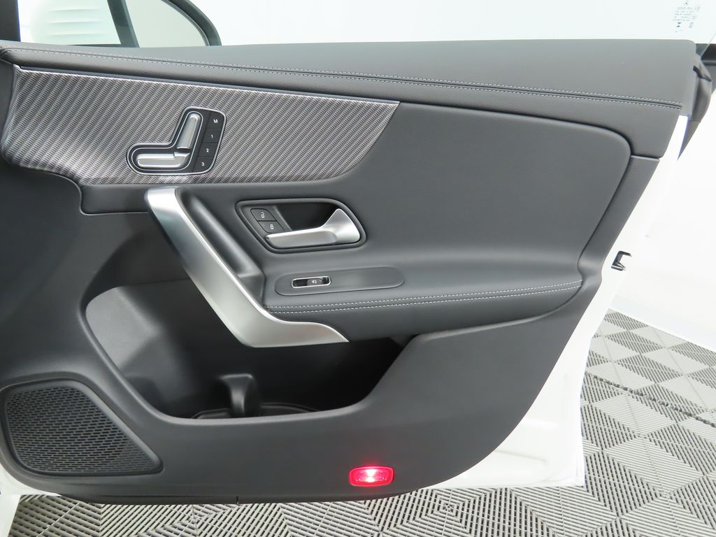 2025 Mercedes-Benz CLA 250 25