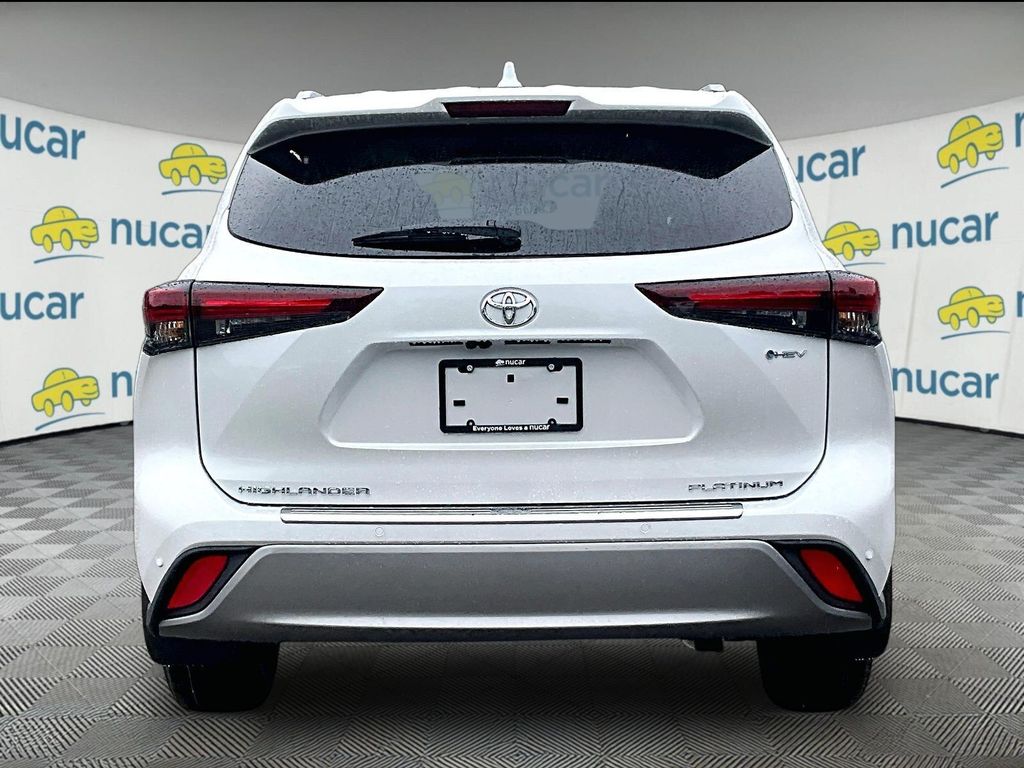 2026 Toyota Highlander Hybrid — photo 6