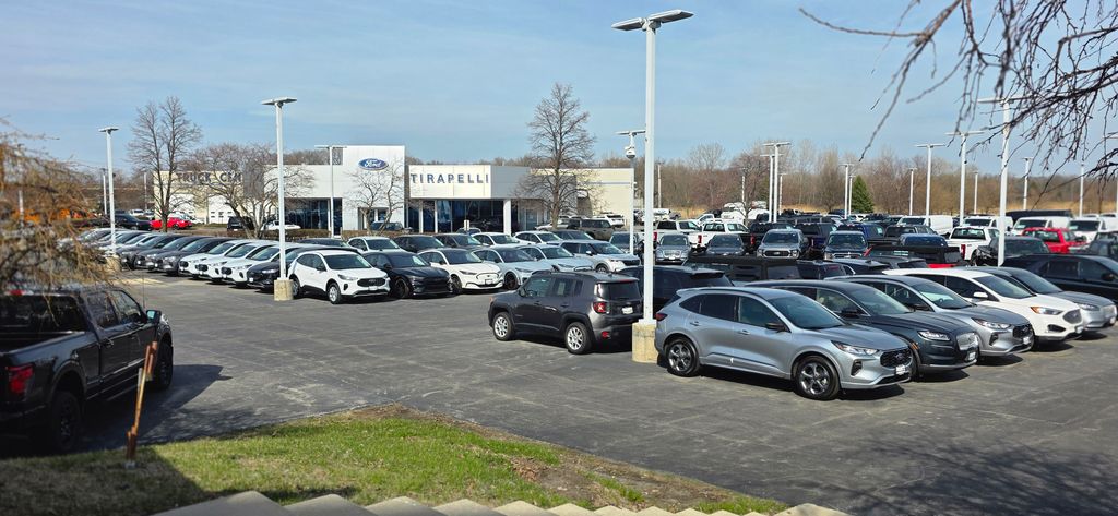 Used 2015 Silver Ford XLT image 4