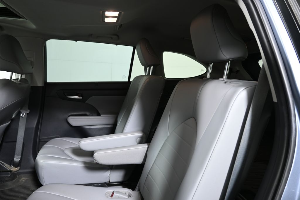 Thumbnail: 2021 Toyota Highlander - 6