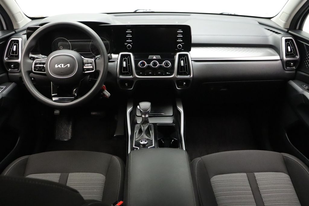 Thumbnail: 2023 Kia Sorento - 24