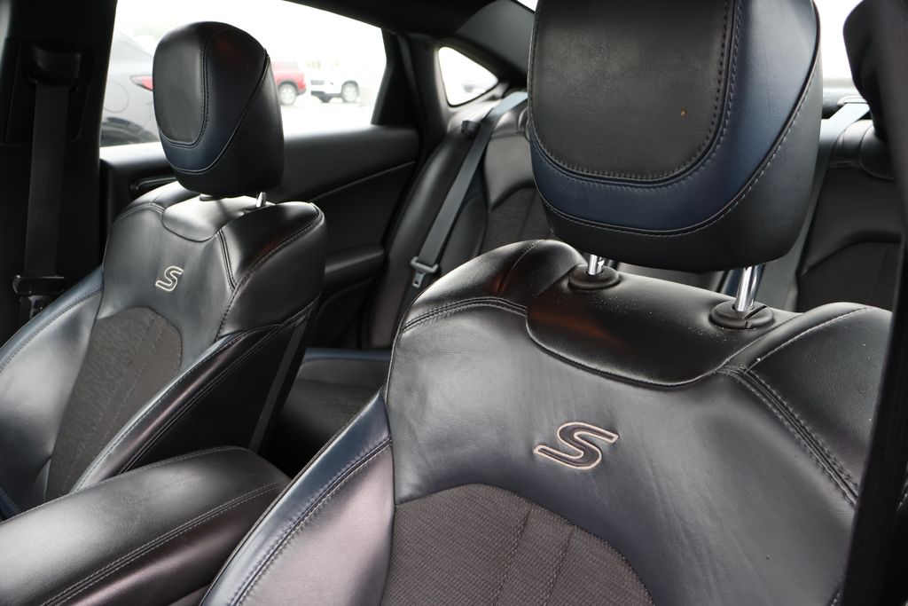Thumbnail: 2016 Chrysler 200 - 11