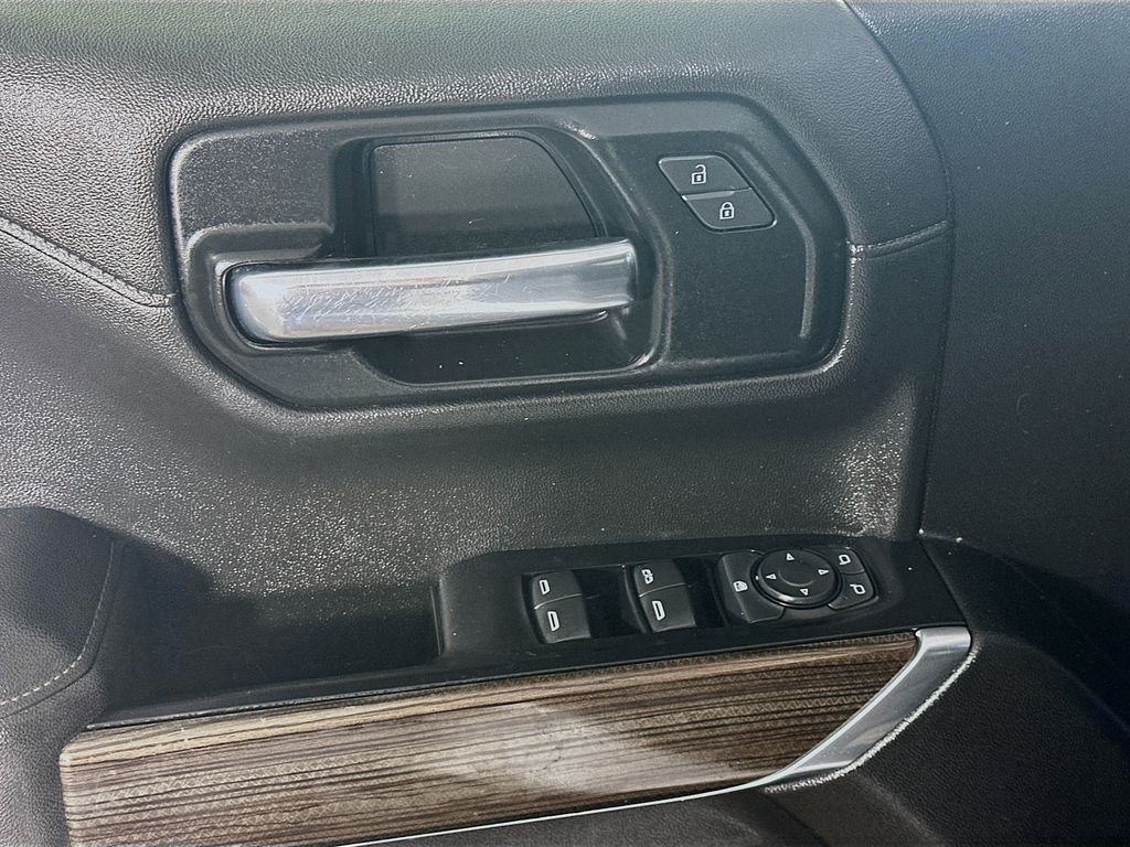 Used 2020 White Chevrolet LT image 23