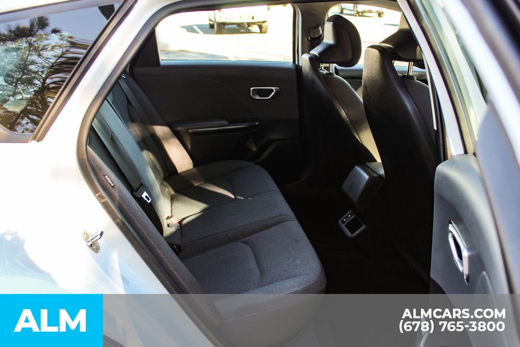 Used 2025 White Kia LXS image 18