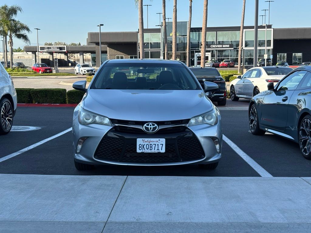 2016 Toyota Camry SE 3