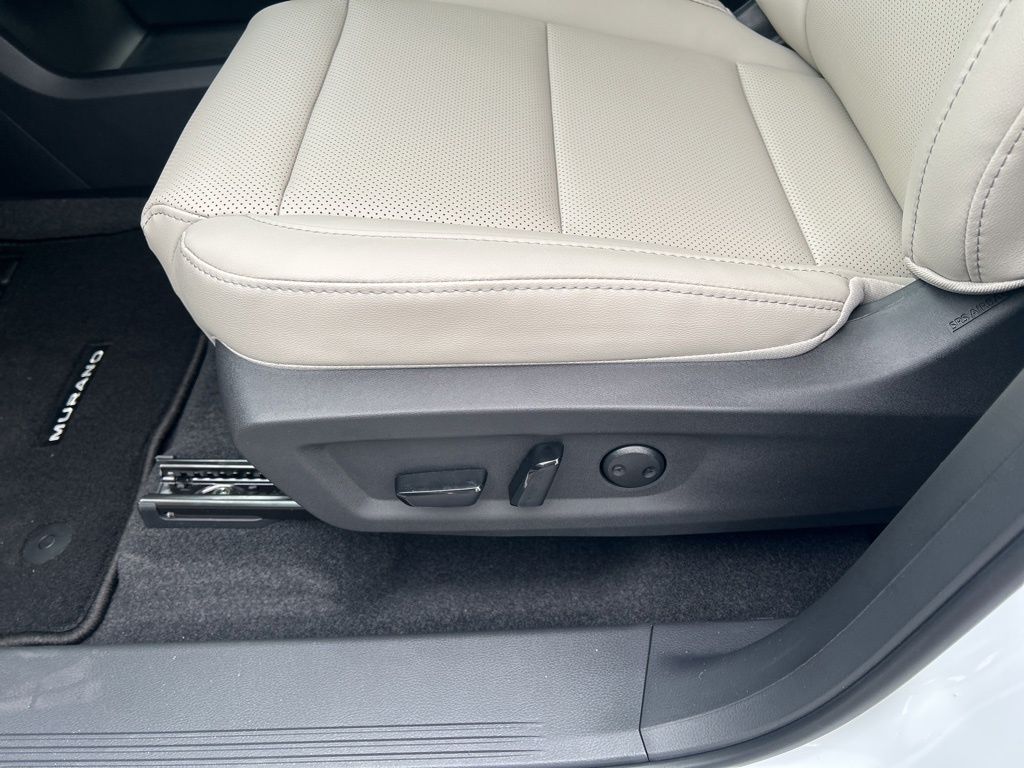 2026 Nissan Murano SL White at Coastal Chevrolet Cadillac