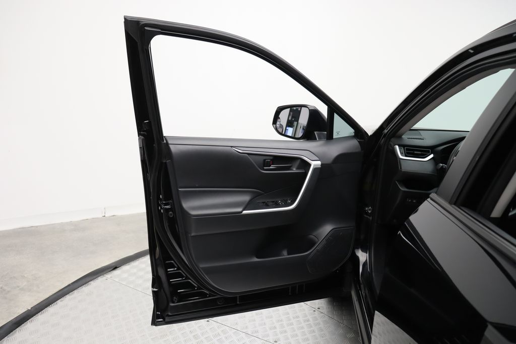 2024 Toyota RAV4 LE 16