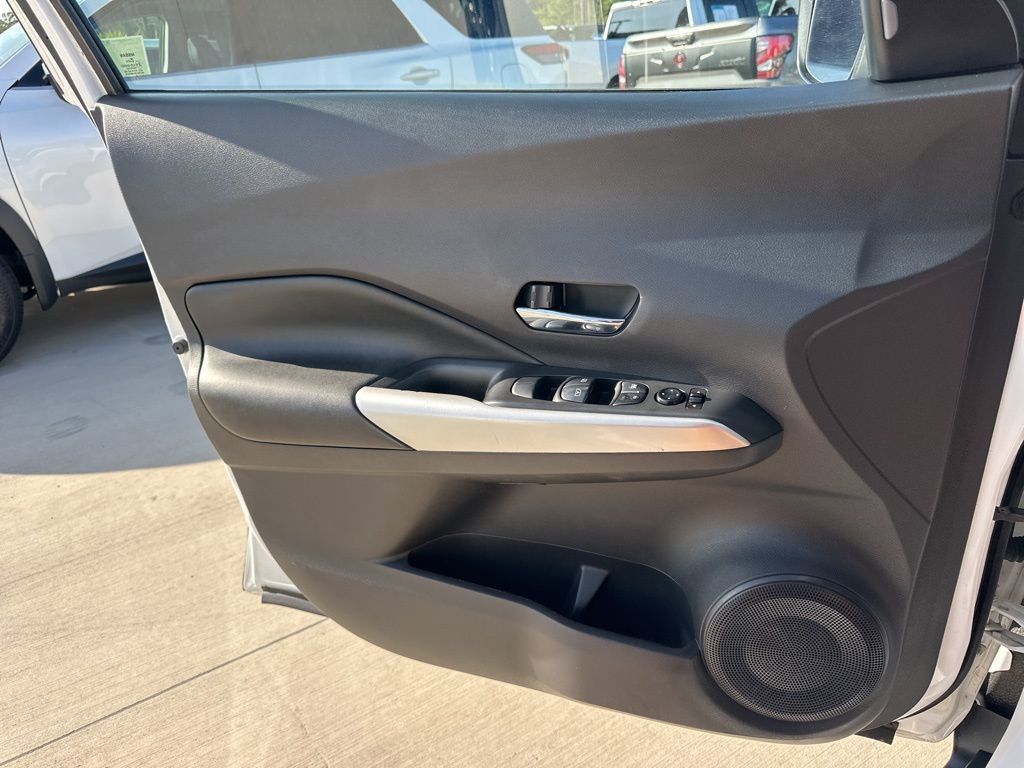 2020 Aspen White/Super Black Nissan Kicks SR FWD SUV