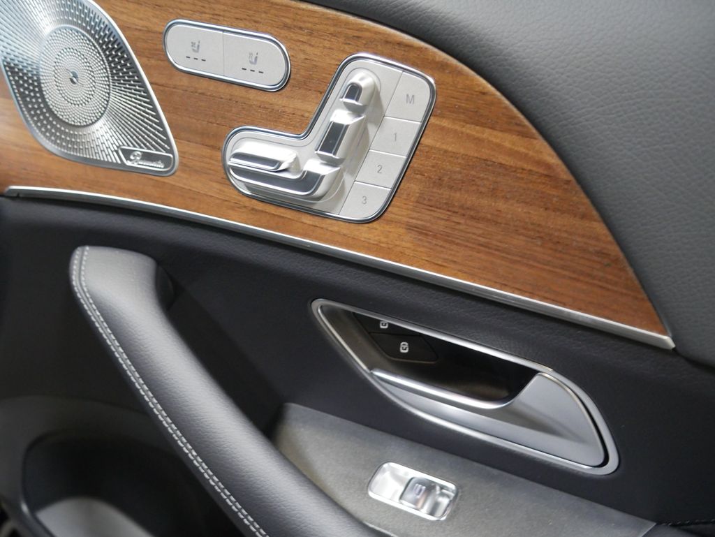 Thumbnail: 2026 Mercedes-Benz GLE - 29