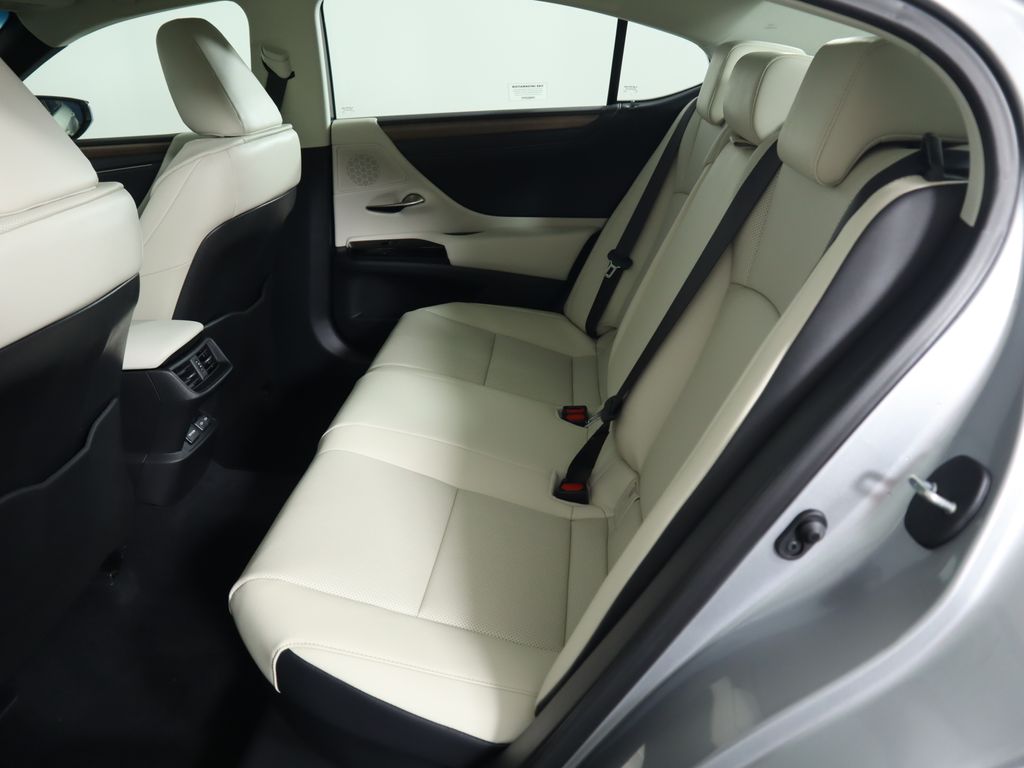 2025 Lexus ES Hybrid 300h 22