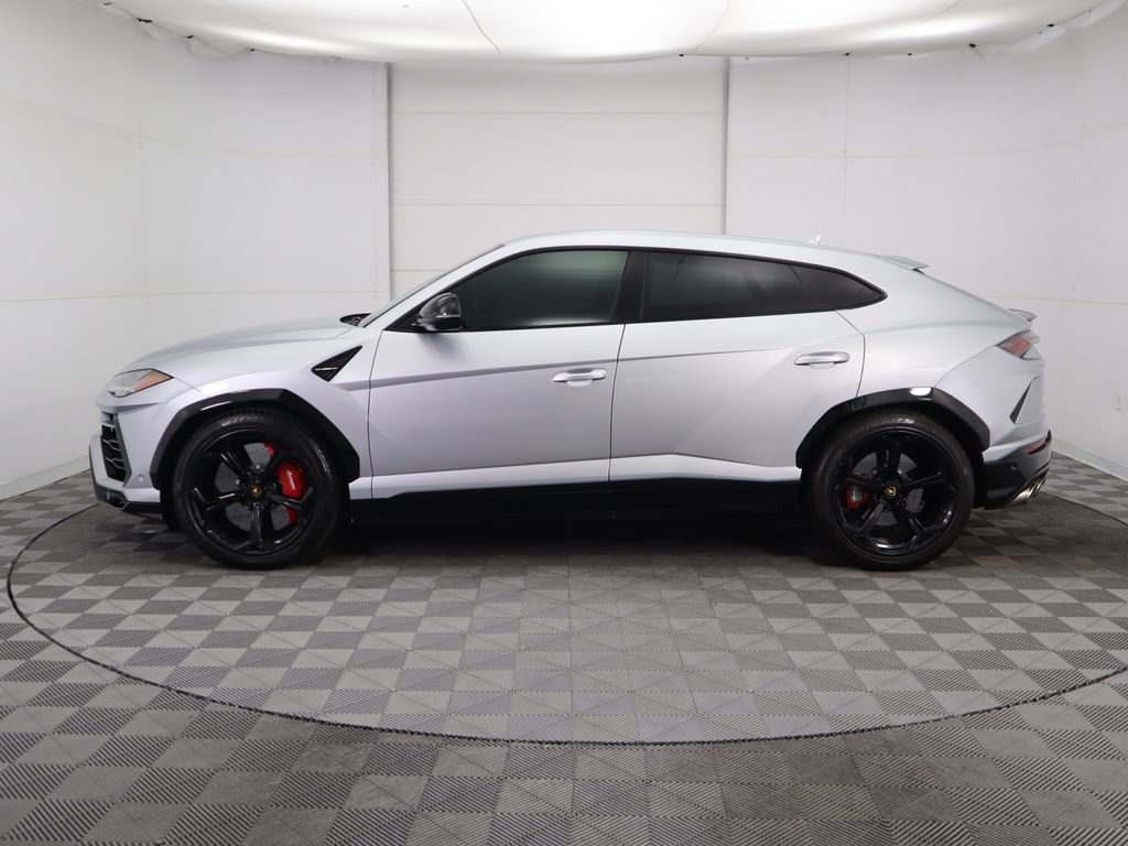 Thumbnail: 2022 Lamborghini Urus - 8