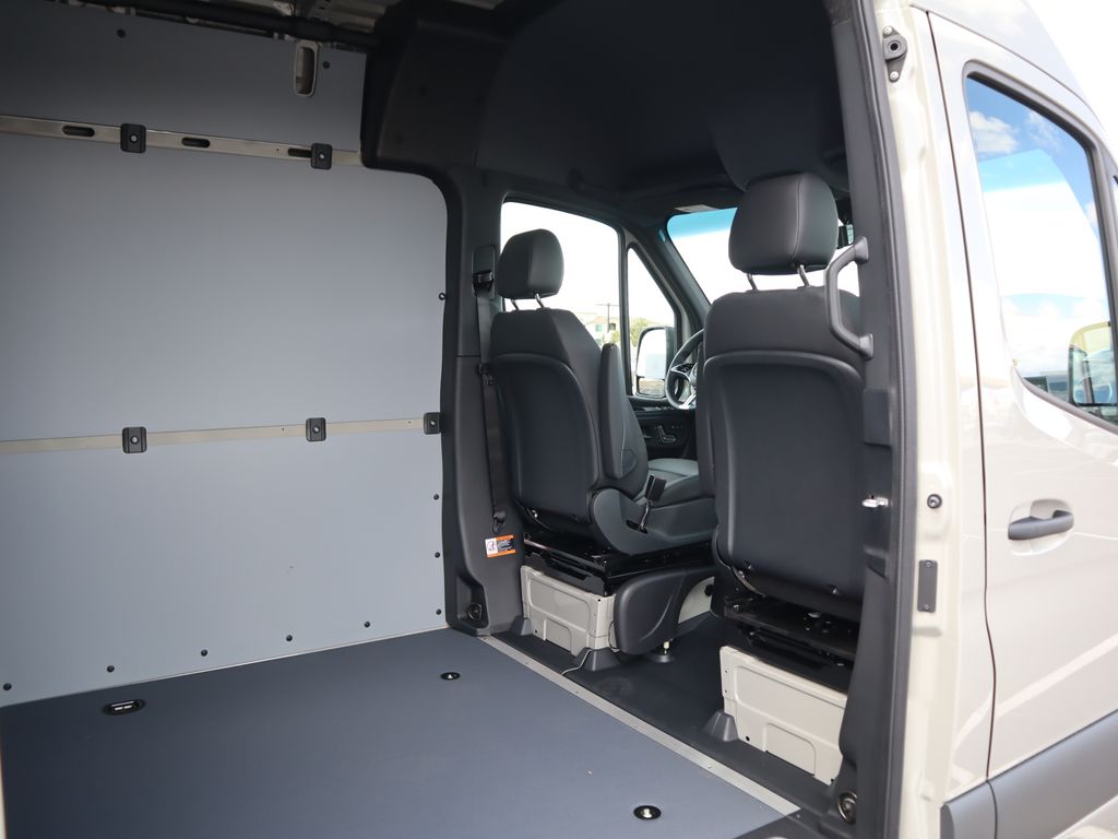 2025 Mercedes-Benz Sprinter 2500 27