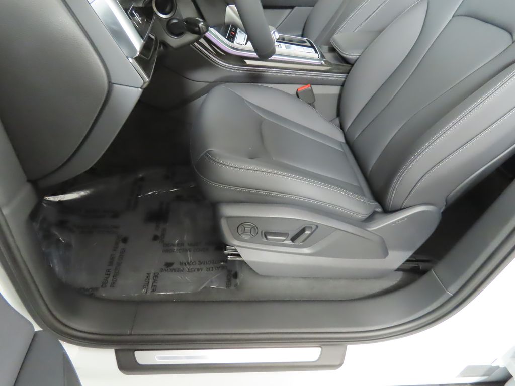 Thumbnail: 2025 Audi Q7 - 32