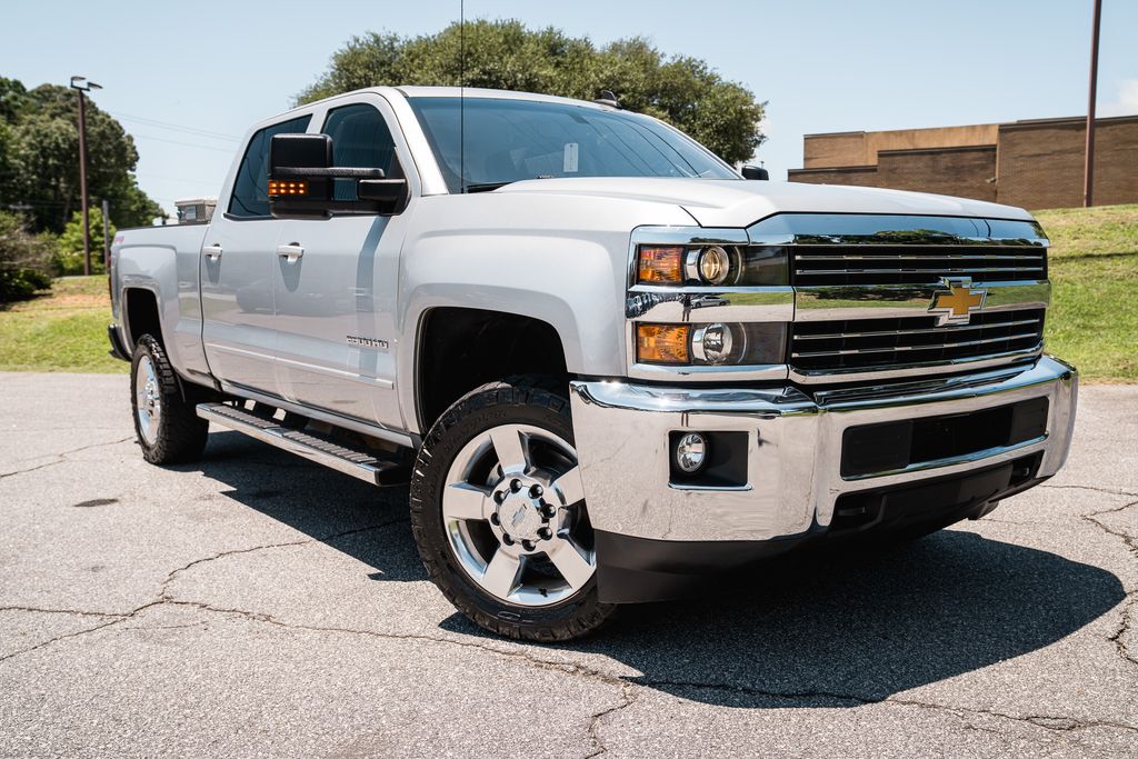 Silver Ice Metallic 2016 Chevrolet Silverado 2500HD Pickup Truck Four-Wheel Drive 6-Speed Automatic Overdrive