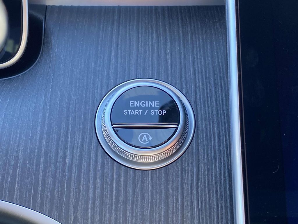 Thumbnail: 2025 Mercedes-Benz C-Class - 20