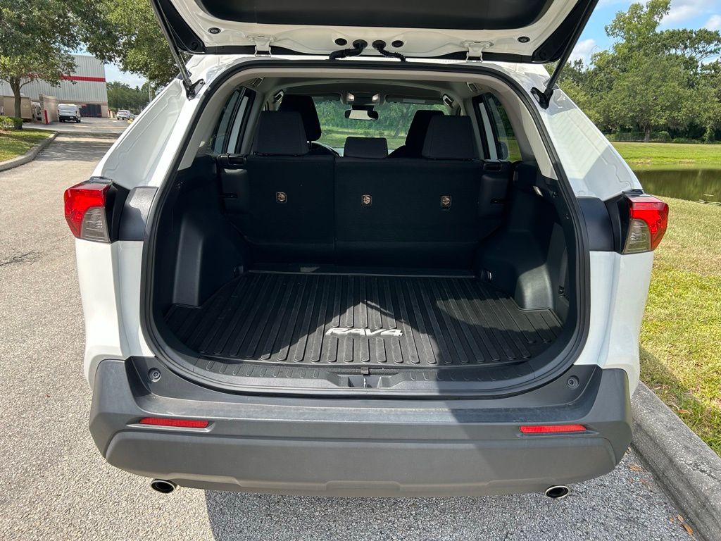 Thumbnail: 2022 Toyota RAV4 - 10