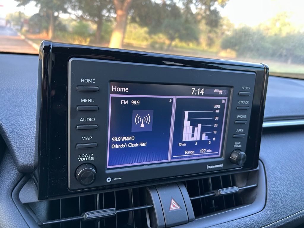 2022 Toyota RAV4 LE 23