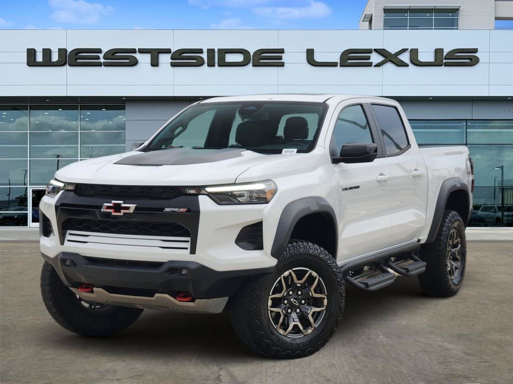 Summit White 2023 Chevrolet Colorado Pickup Truck Four-Wheel Drive 8-Speed Automatic