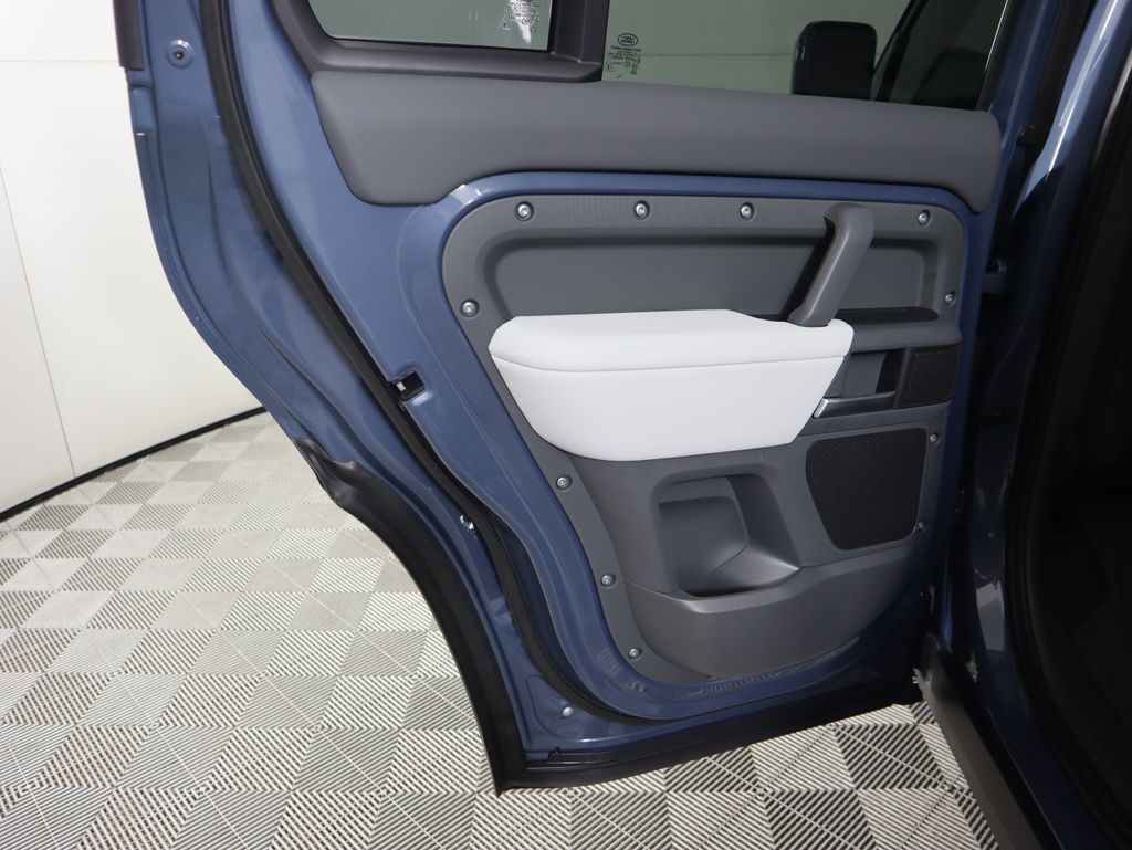 Thumbnail: 2025 Land Rover Defender - 27