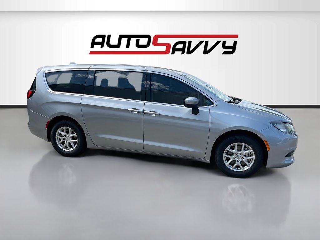 Used 2019 Silver Chrysler LX image 8