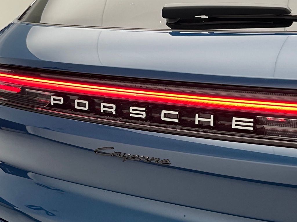 Thumbnail: 2026 Porsche Cayenne - 27