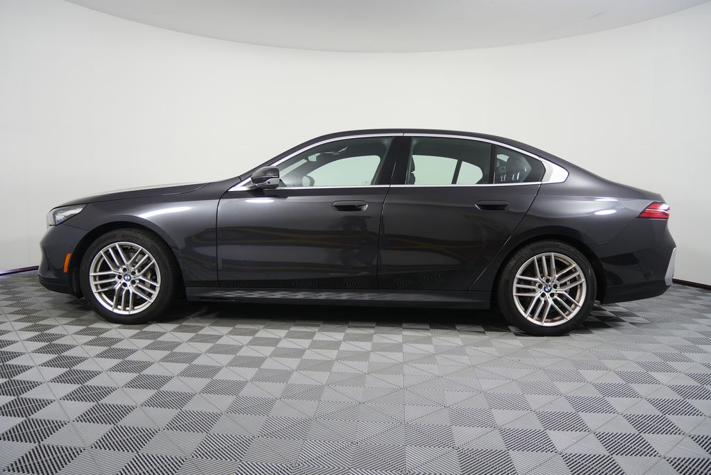 Thumbnail: 2025 BMW 5 Series - 6
