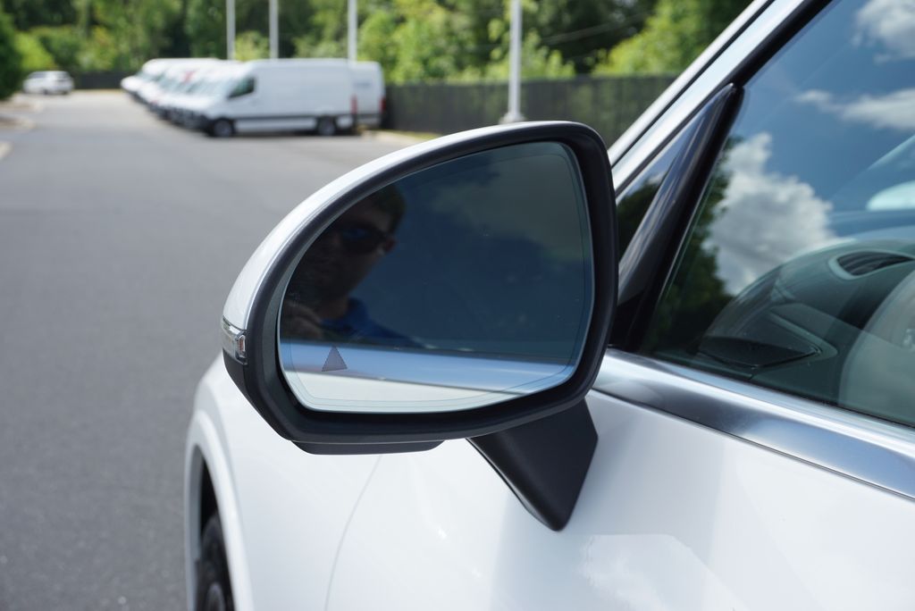 Thumbnail: 2025 Mercedes-Benz GLC - 13