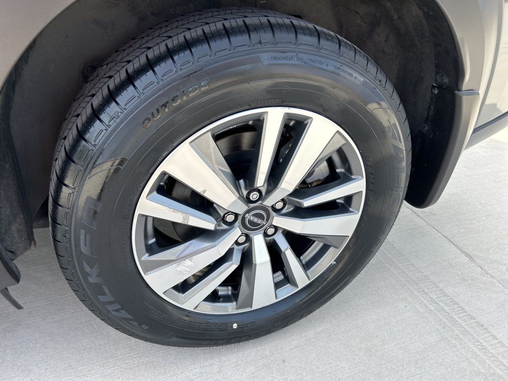 2023 Gun Metallic Nissan Pathfinder SL FWD SUV