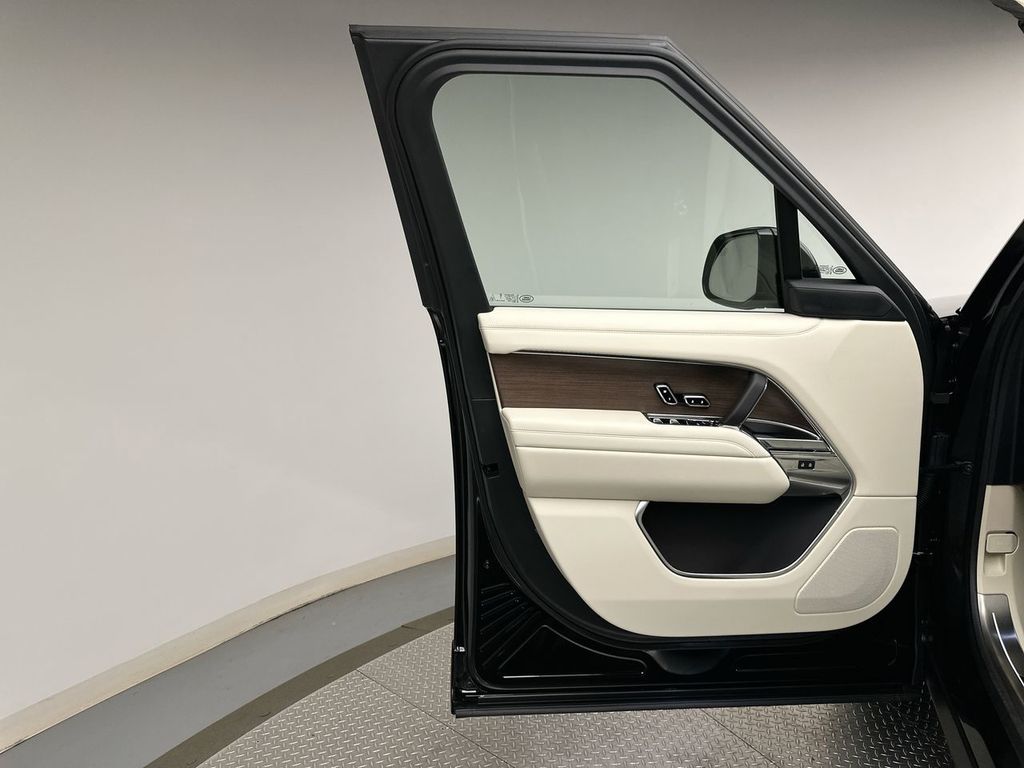 Thumbnail: 2027 Land Rover Range Rover - 9