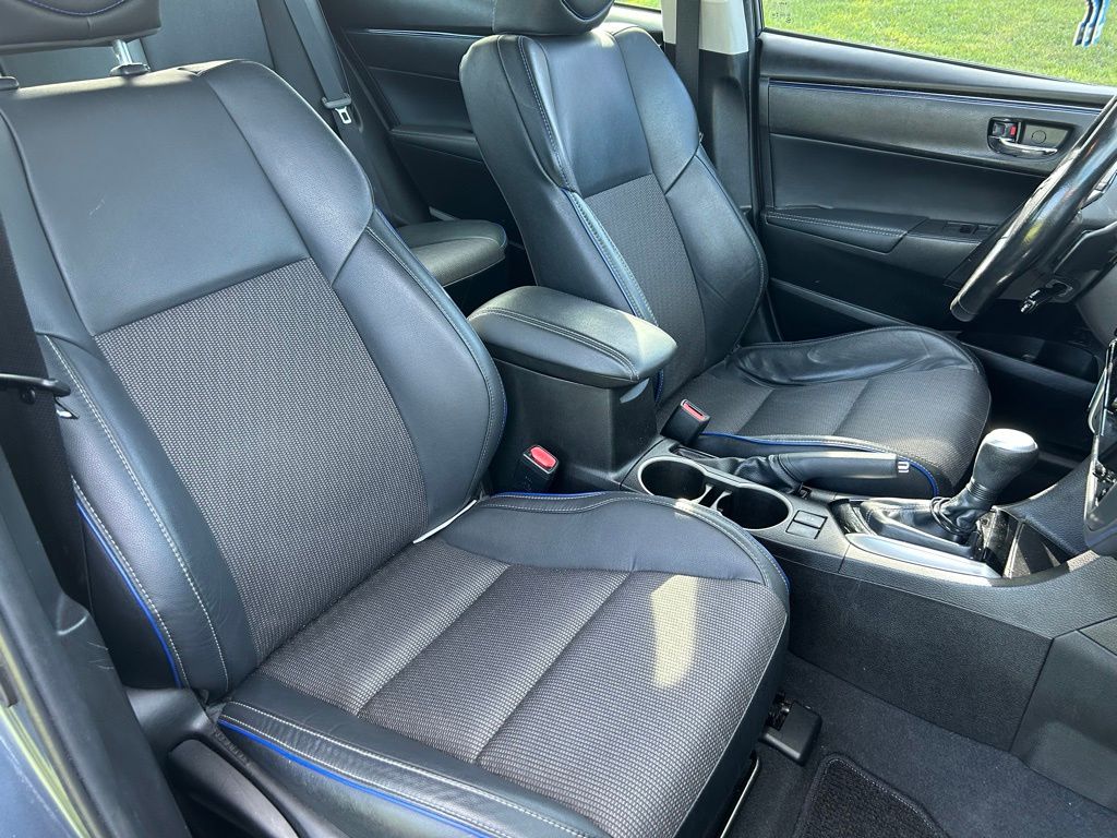 Thumbnail: 2018 Toyota Corolla - 15