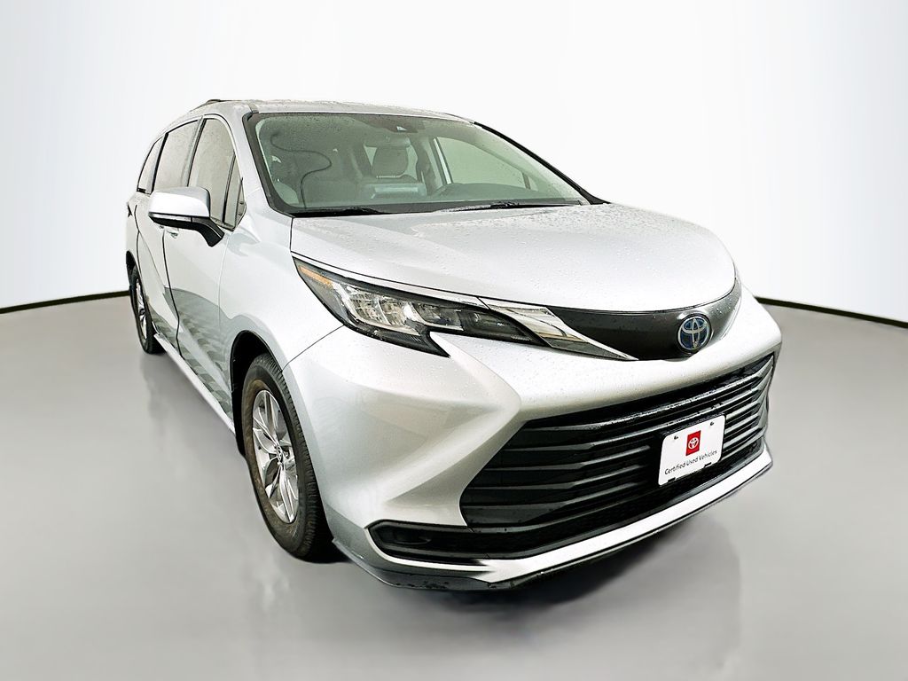 Thumbnail: 2022 Toyota Sienna - 3