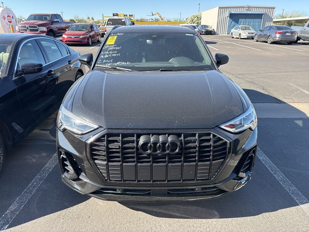 Thumbnail: 2023 Audi Q3 - 2