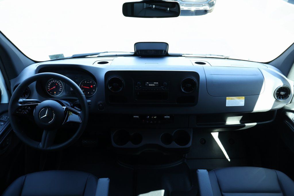 Thumbnail: 2025 Mercedes-Benz Sprinter - 4