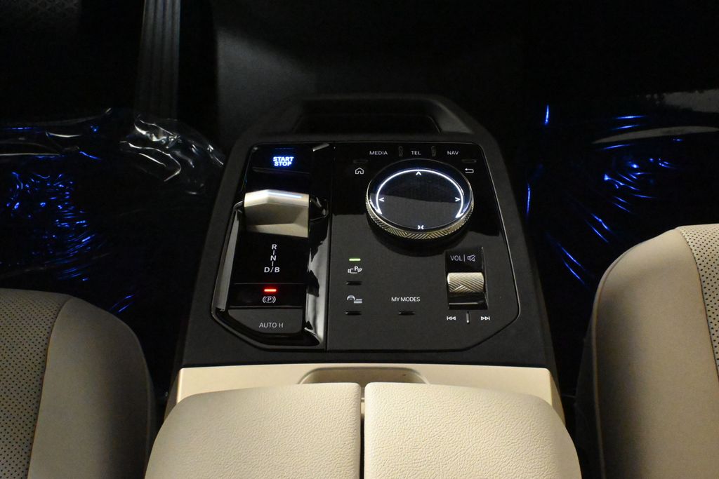 Thumbnail: 2025 BMW iX - 23