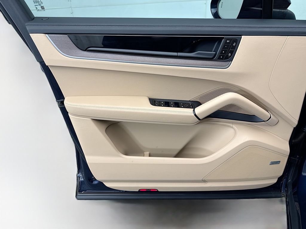 Thumbnail: 2026 Porsche Cayenne - 24