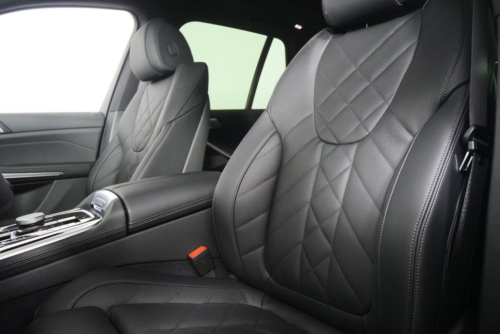 Thumbnail: 2026 BMW X5 - 11