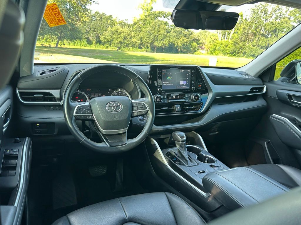 Thumbnail: 2022 Toyota Highlander - 12