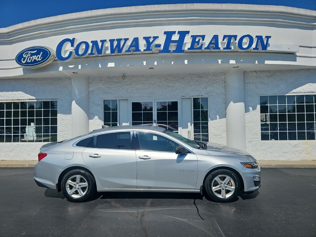 Silver Ice Metallic 2021 Chevrolet Malibu Sedan Front-Wheel Drive Continuously Variable Transmission