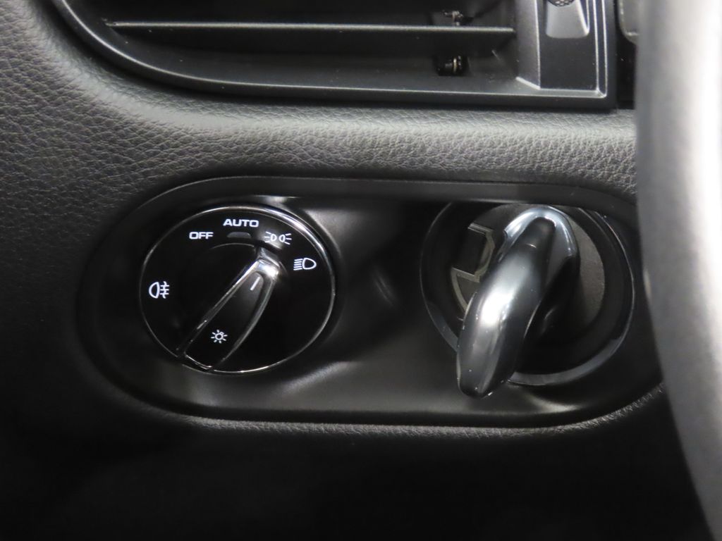 Thumbnail: 2024 Porsche Macan - 22