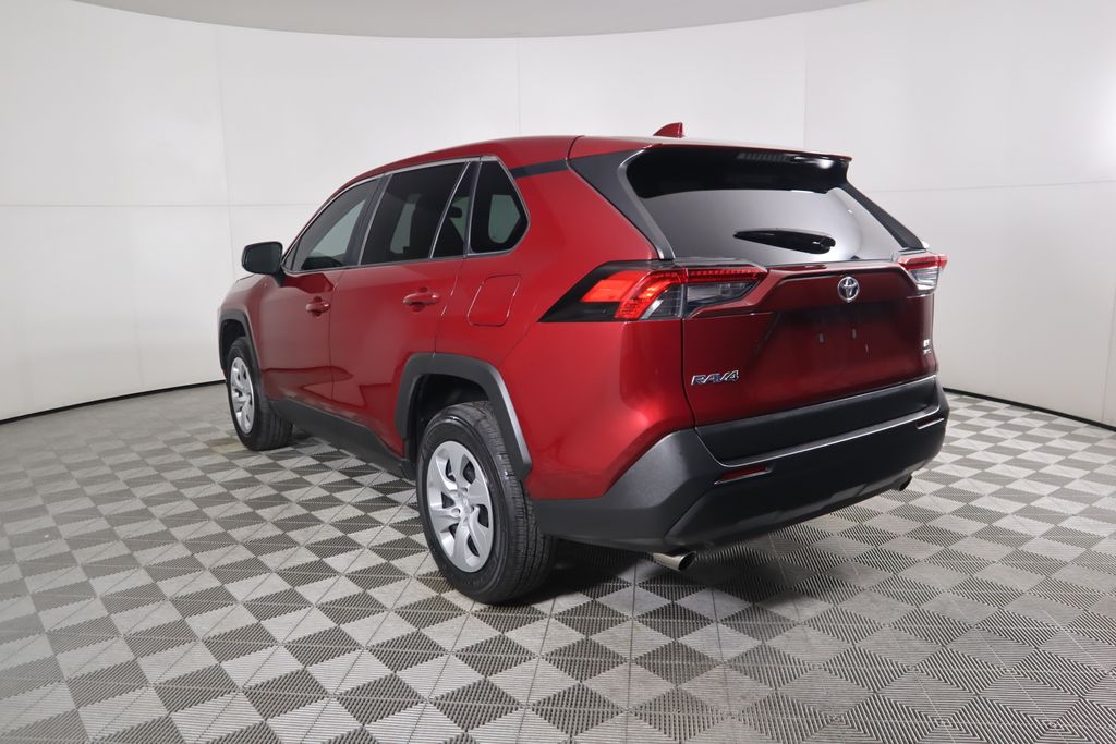 2022 Toyota RAV4 LE 7