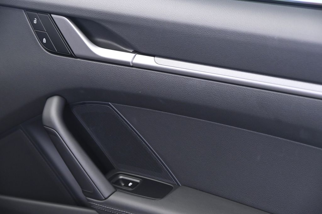 Thumbnail: 2024 Porsche 911 - 17