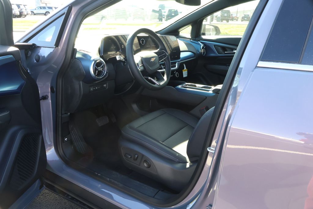 Thumbnail: 2026 Chevrolet Equinox - 13