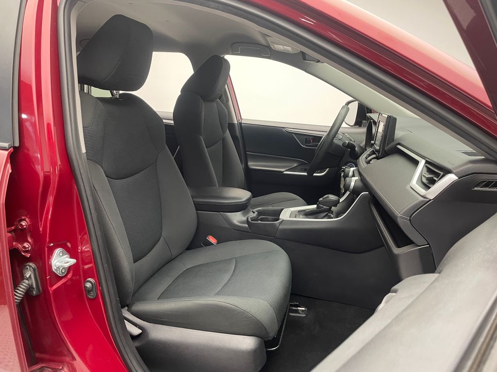 2021 Toyota RAV4 LE 17
