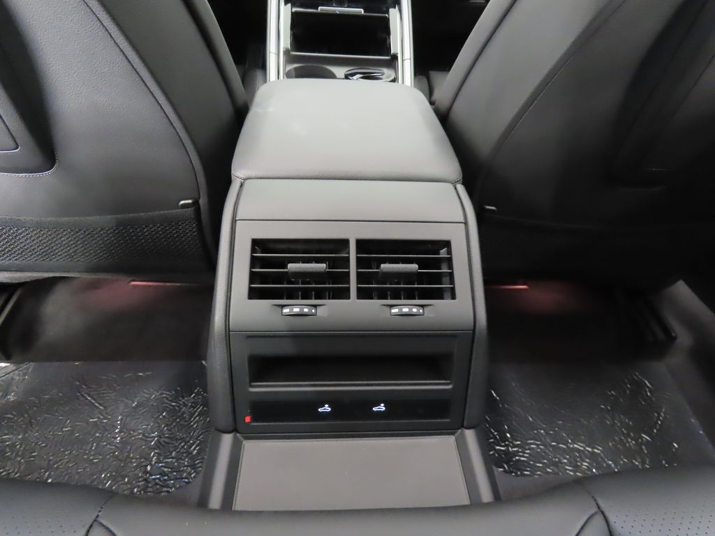 Thumbnail: 2025 Porsche Panamera - 30